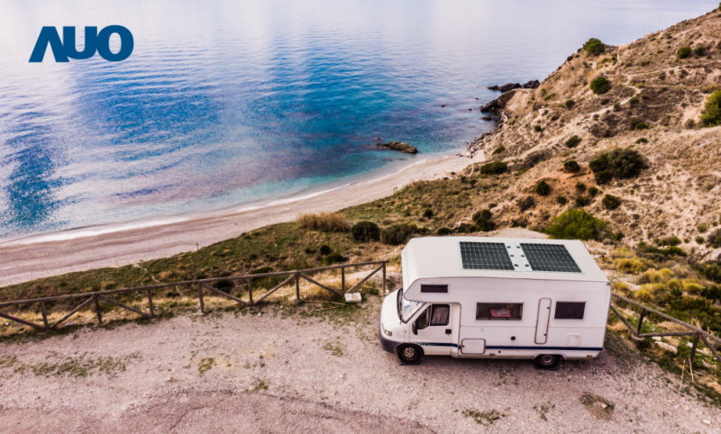 「可撓輕量化太陽光電板SunCurva」使用輕量特殊耐候型複合板取代傳統太陽能板的玻璃前板，不僅降低70%重量，每米平方僅3Kg；具有抗衝擊性能及通過電磁相容性測試，可應用於交通運輸工具，如露營車、遊艇等